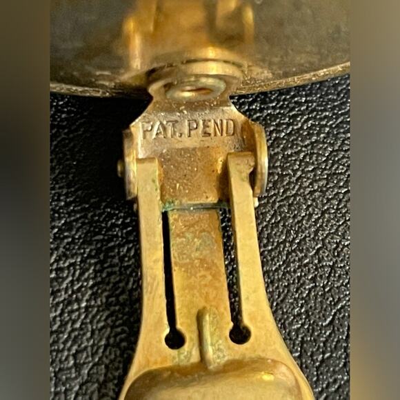 Vintage Bakelite Orange PAT PEND Ornately‎ Pronged Clip On Earrings - Picture 3 of 8